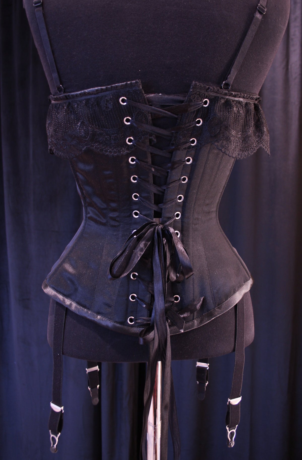 Bernadette, musta (64cm)